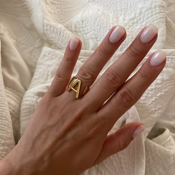 bold + classy initial ring - Picture 6 of 10